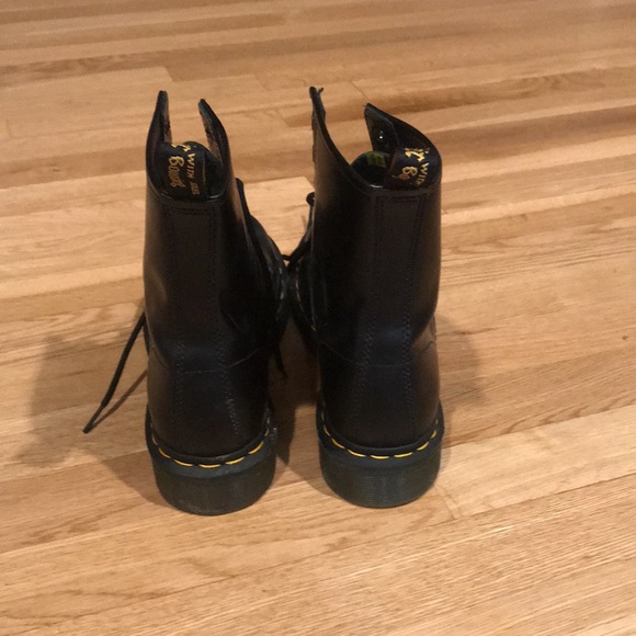 Dr. Marten classic combat boots. Worn twice - Picture 4 of 6